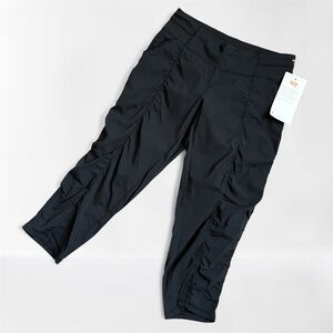 Lucy Get Going Capri in Black Small NWT